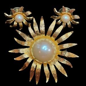 Vintage Premier Designs Matching Earrings and Pendant.